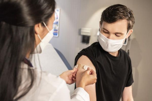 Student receives a vaccine