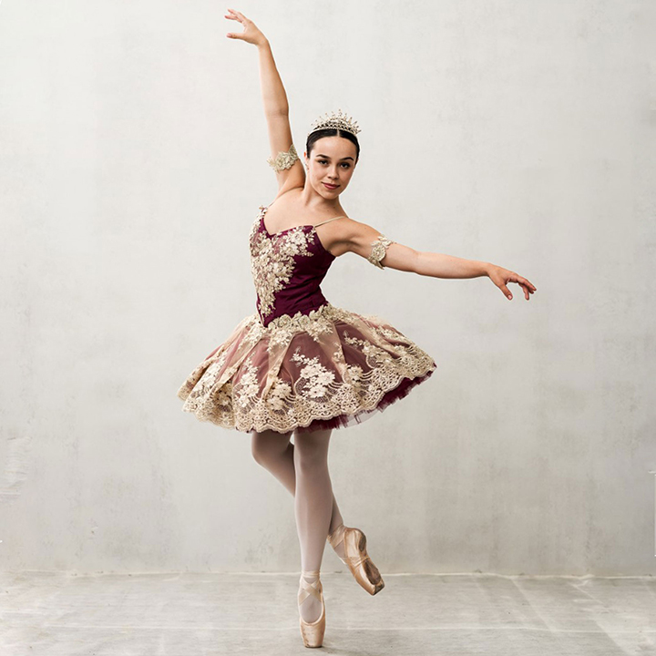 A ballet dancer in The Nutcracker poses en pointe.