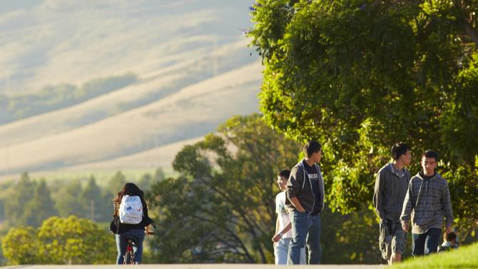 Students walking/riding to Cal Poly from off campus
