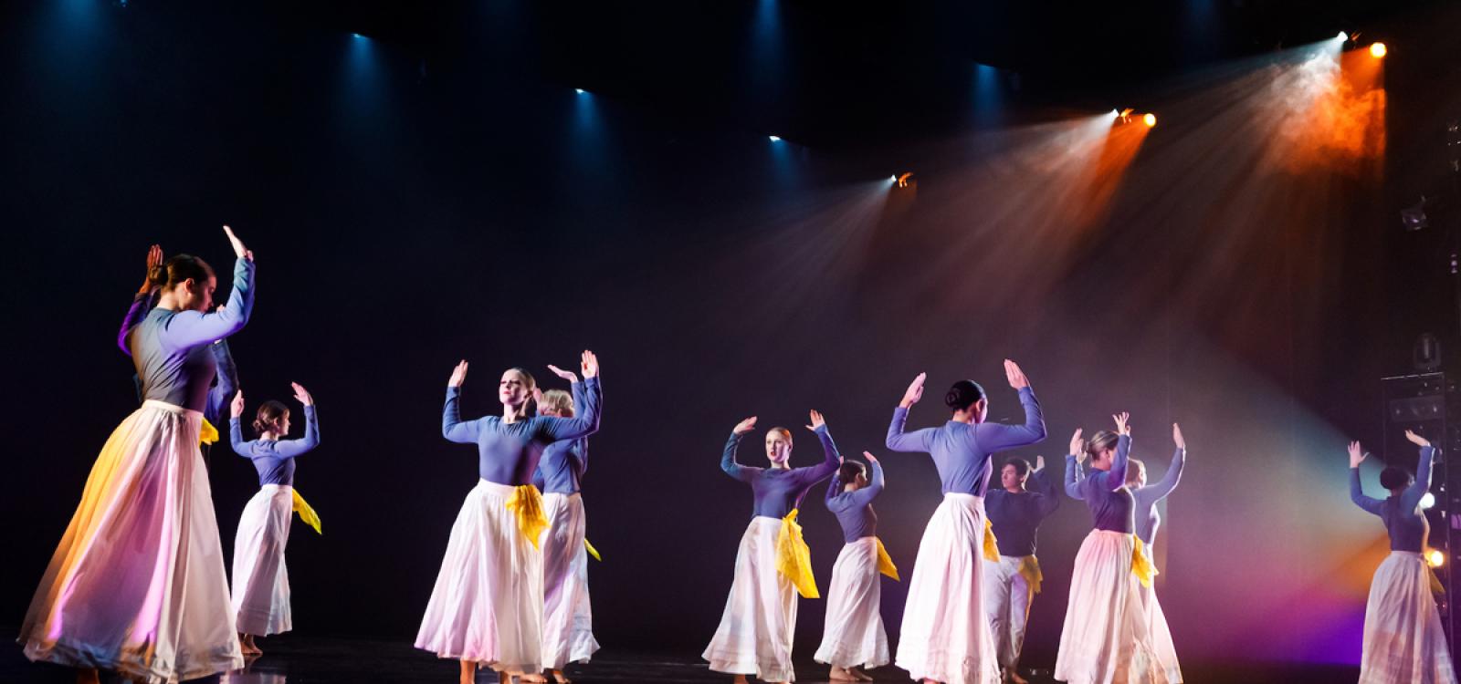 Dancers blend modern dance with ballet Folklórico in "Recuerdos Inolvidables," choreographed by faculty member Horacio Heredia.