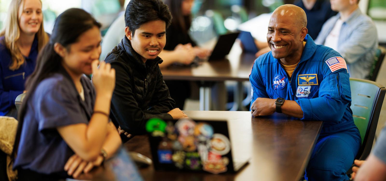 Victor Glover meets with students constructing a model rover for the Mars Society’s University Rover Challenge.