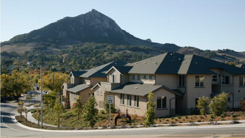 The Bella Montaña condos with the mountains in the background. 