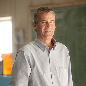 A headshot of Scott Steinmaus.