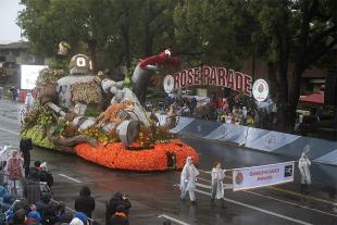Cal Poly universities' 2026 Rose Parade Float on the streets of Pasadena.