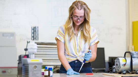 Student Corinne Watson working in the lab